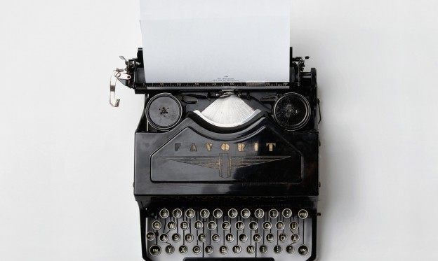 LJIZlzHgQ7WPSh5KVTCB_Typewriter